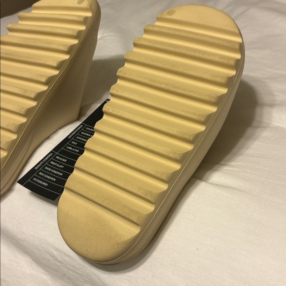 Yeezy Slide Sandals - Bone - Men’s 11 - Picture 7 of 12